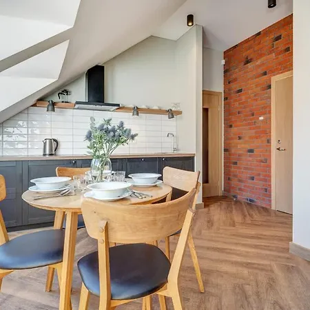 Апартаменты Domillion 1bdr New Old Town U2306 *